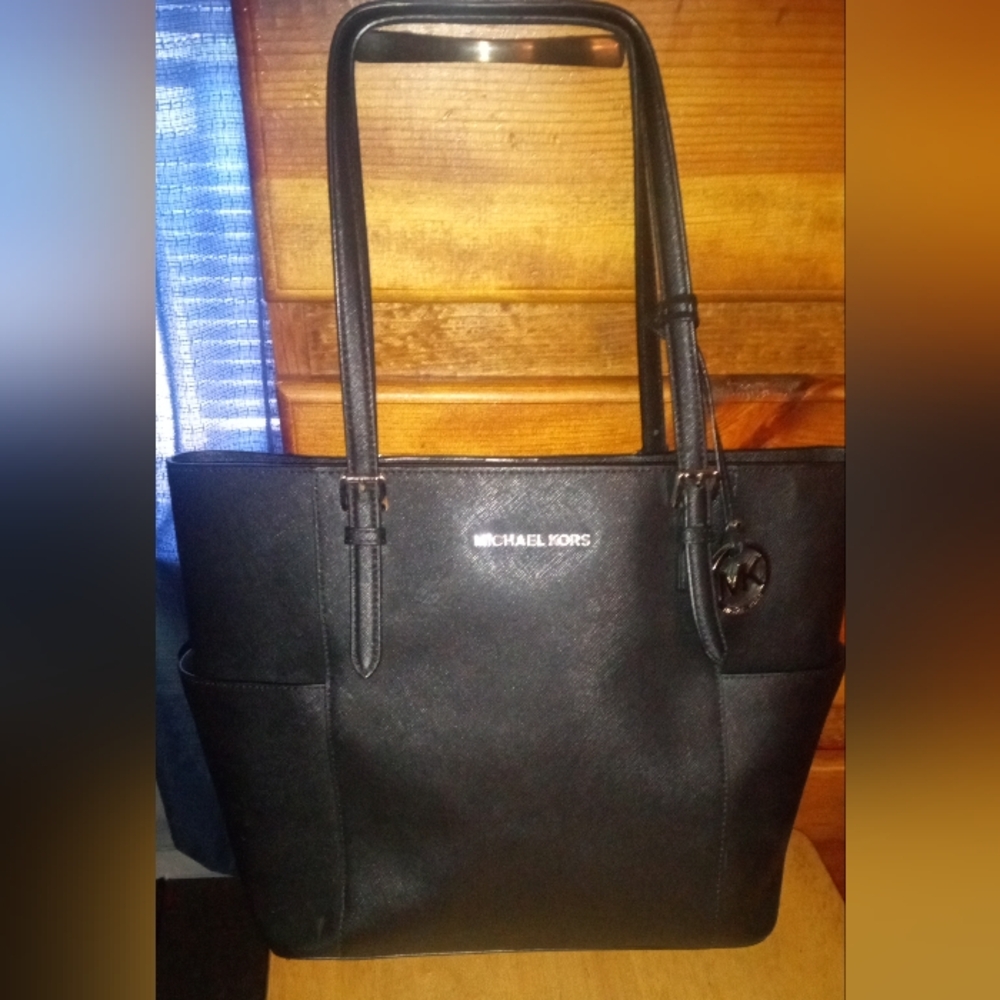 Great Condition Michael Kors Marilyn Medium Saffiano Leather Tote Bag - Picture 4 of 12
